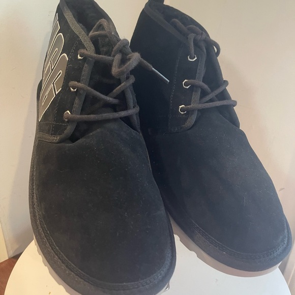 UGG MEN'S NEUMEL GRAPHIC OUTLINE BOOT - BLACK/GREY SUEDE size 14 - Picture 3 of 12